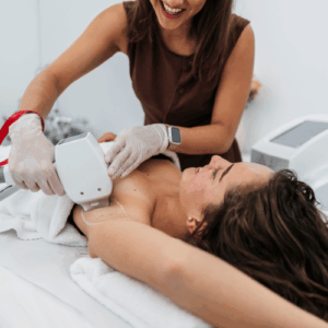 Lire la suite à propos de l’article Épilation laser : pourquoi certains poils repoussent malgré les séances ?