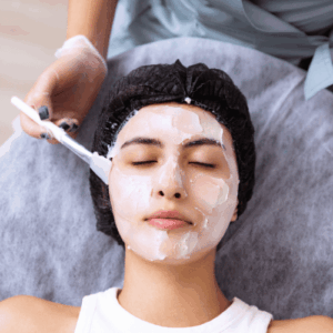 Lire la suite à propos de l’article Hydrafacial vs nettoyage de peau classique : quelles différences ?