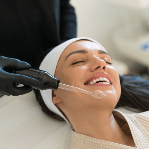 Peau terne : quels soins médicaux pour retrouver de l’éclat ?