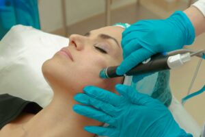 Lire la suite à propos de l’article Hydrafacial en Tunisie : prix, bienfaits, déroulement et résultats pour une peau éclatante